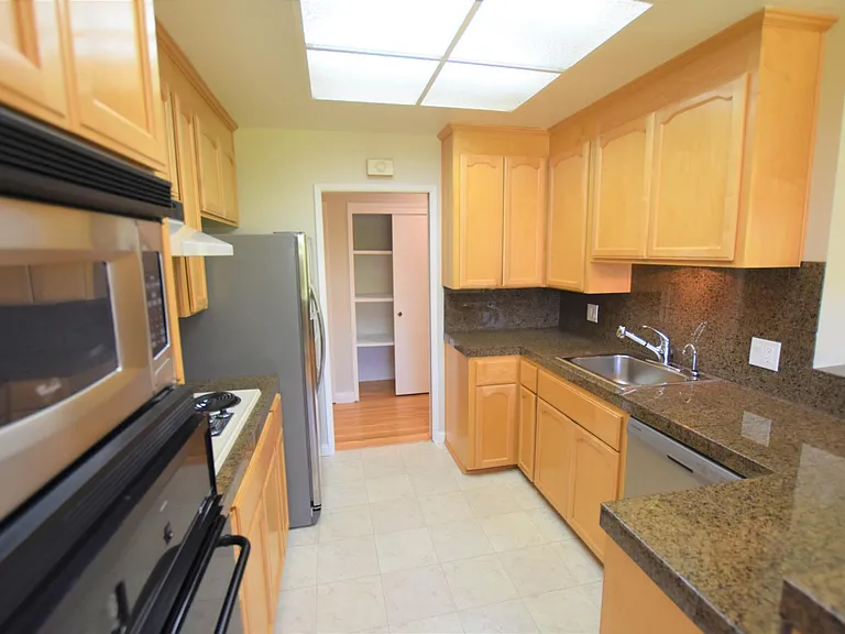 1476 Bedford Ave — Photo 4