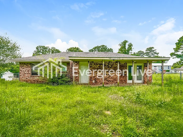 106 Meadowgreen Rd — Photo 1