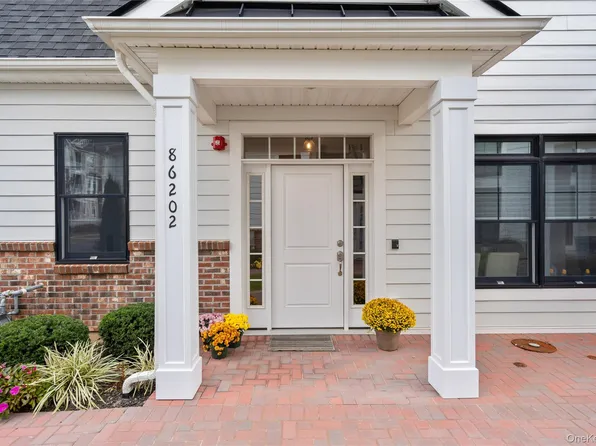 86202 Spruce Pond Circle #744, Plainview, NY 11803