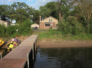 637 Rawson Bridge Rd, Cary, IL 60013