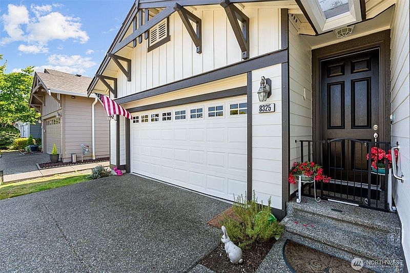 4th image of 8325 Bainbridge Loop NE