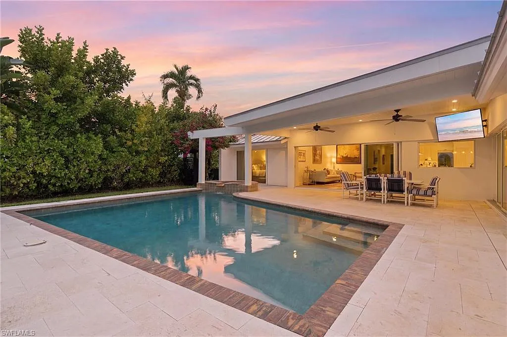 4 bed, 3.0 bath, 3776 sqft, $50,000 — Photo 2