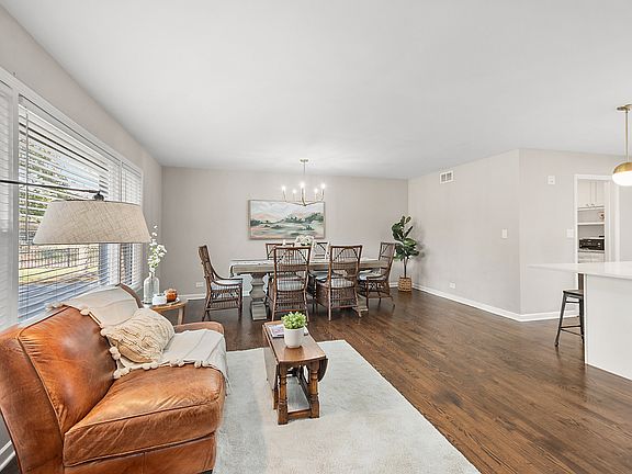2nd image of 6221 Linden Ln
