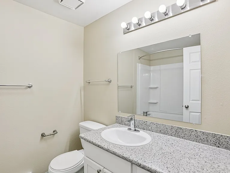 Cornell Manor Apartments — Photo 29