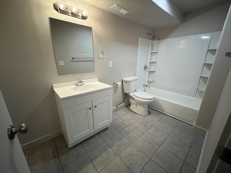 407 N 360 W — Photo 16