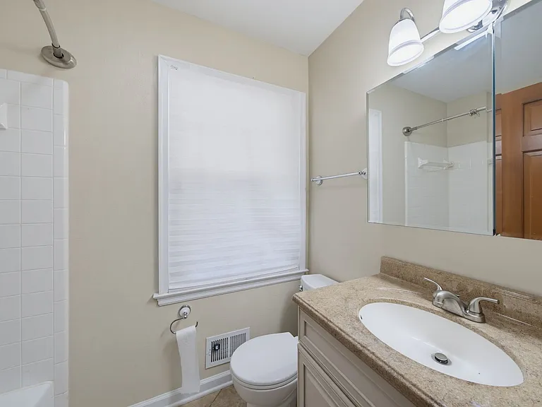 1003 Manchester Dr — Photo 6