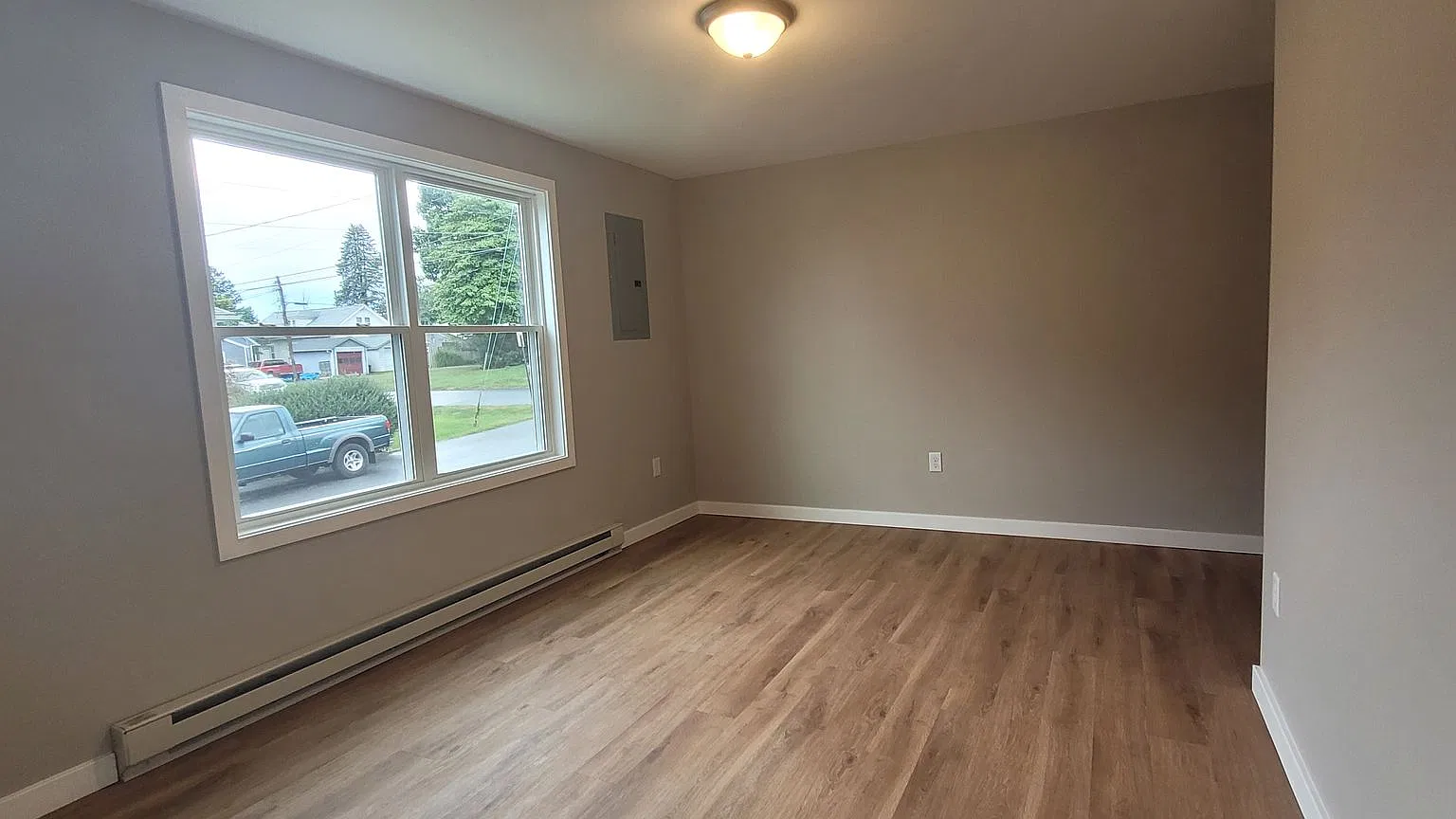 220 Rosedale Ave — Photo 3