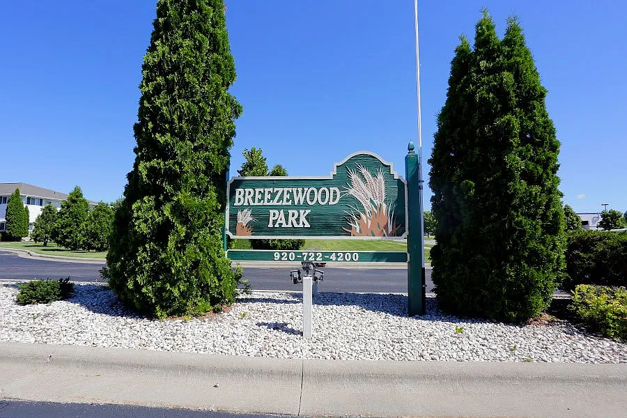 BREEZEWOOD APARTMENTS — Photo 3
