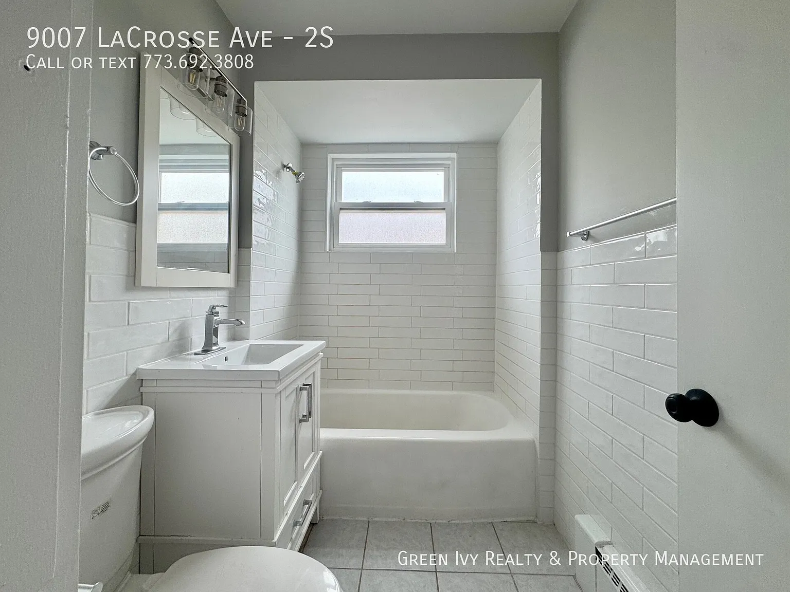 Top Floor 2 Bed In Skokie-Parking Included! — Photo 4