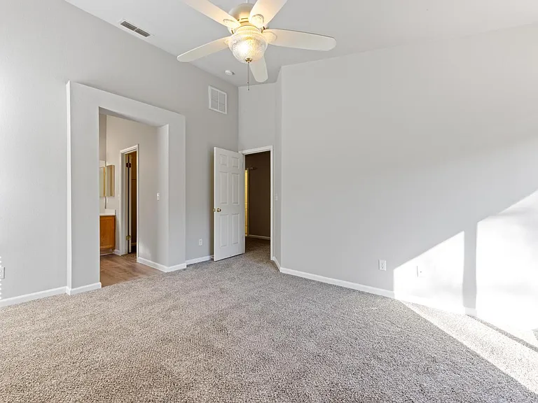 4866 Canfield Cir — Photo 16