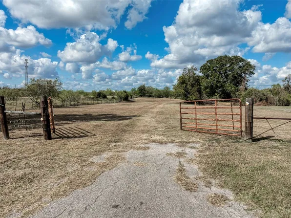 1629 Pecos St, Lockhart, TX 78644