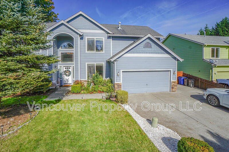 1st image of 4404 NE 98th Cir
