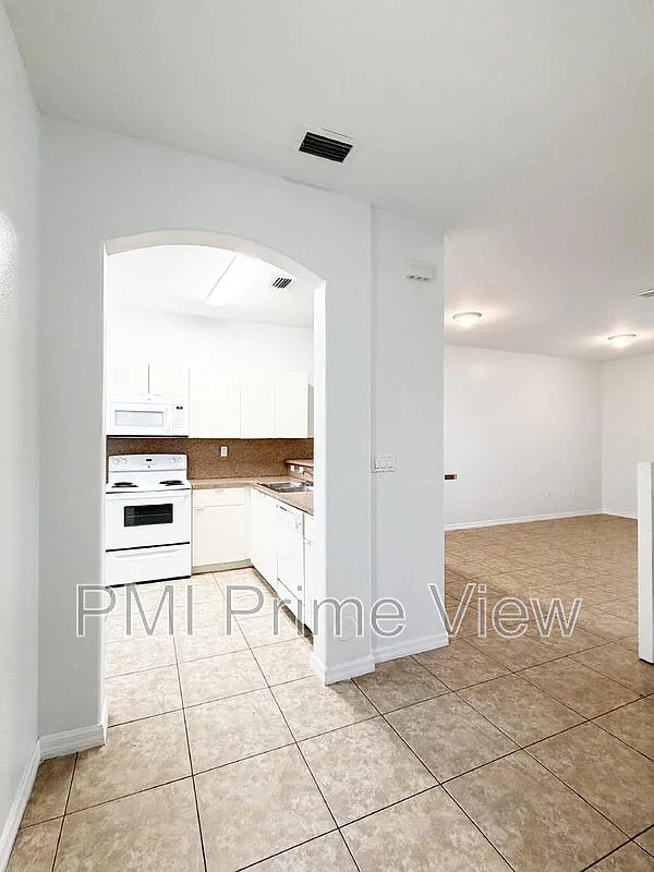 3 bed, 2.5 bath, 1678 sqft, $2,900 — Photo 4