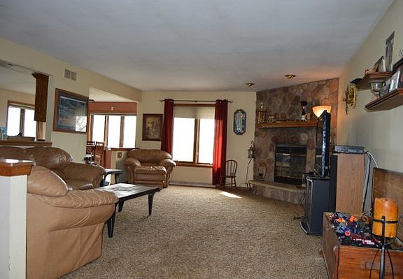 5th image of 32741 Territorial Dr
