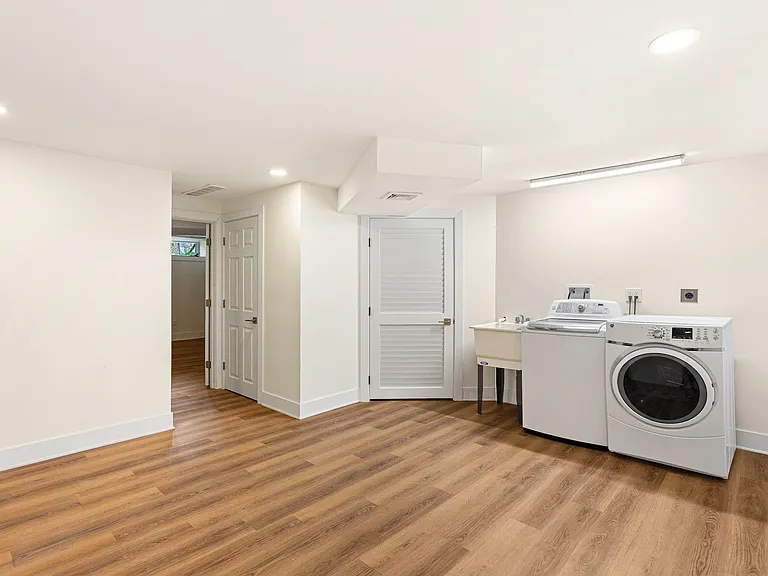 2405 S 57th St — Photo 10