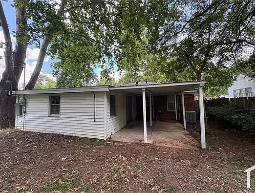 817 Anthony St — Photo 1