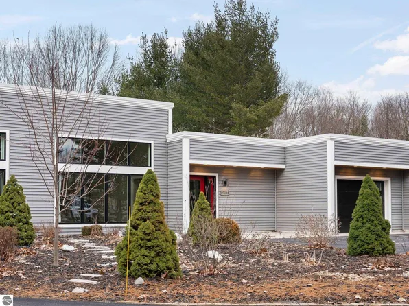 8906B Manhattan N, Traverse City, MI 49685