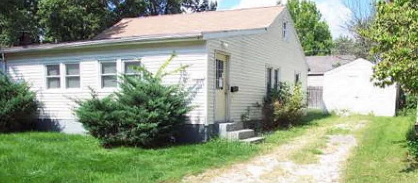 2020 E Cleveland Ave photo 1