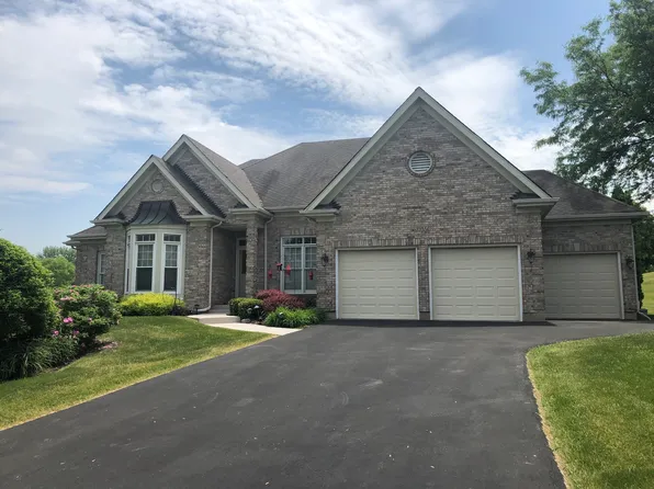 3902 Royal And Ancient Dr, St Charles, IL 60174