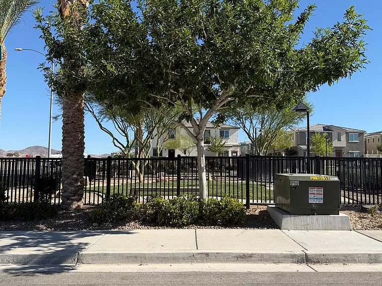 2726 Atomic Tangerine Way #2 — Photo 31