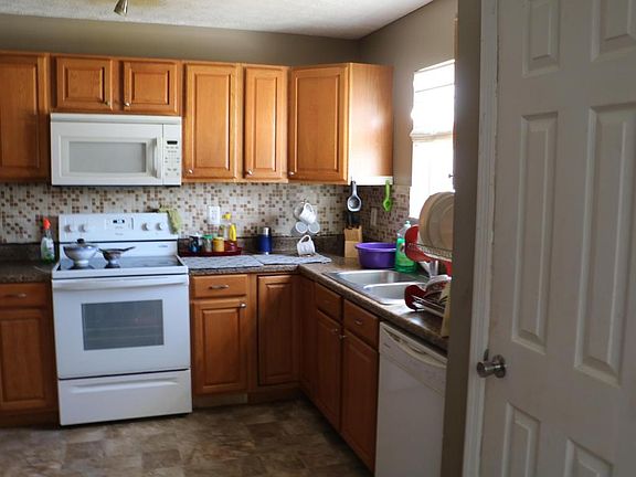 5th image of 521 Dover Pond Dr