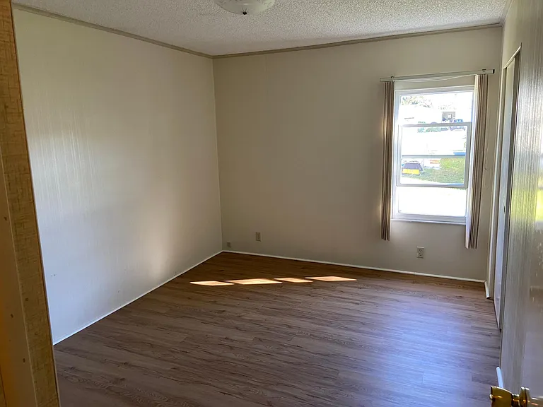 324 Westwood Dr — Photo 6