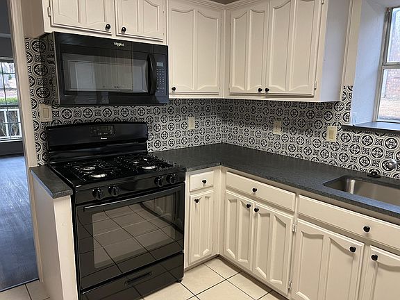 New Granite, backsplash and appliances