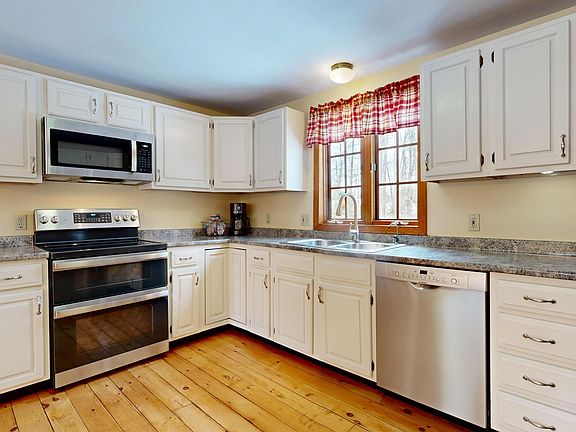 4th image of 30 Burnham Woods Circle