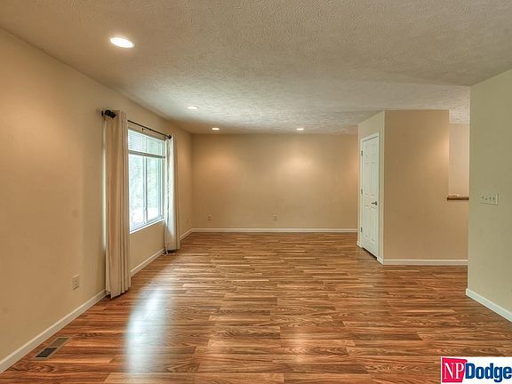 5th image of 637 S 6th St