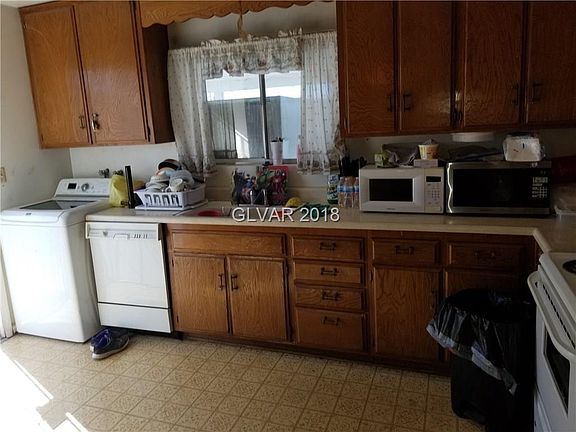 3rd image of 1851 Betty Ln