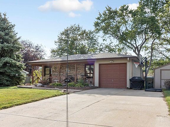 3rd image of 602 N Park Dr