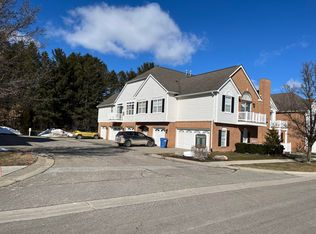 688 Olde English Cir, Howell, MI 48855