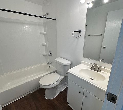 4th image of 2431 Mustang Dr Unit 18