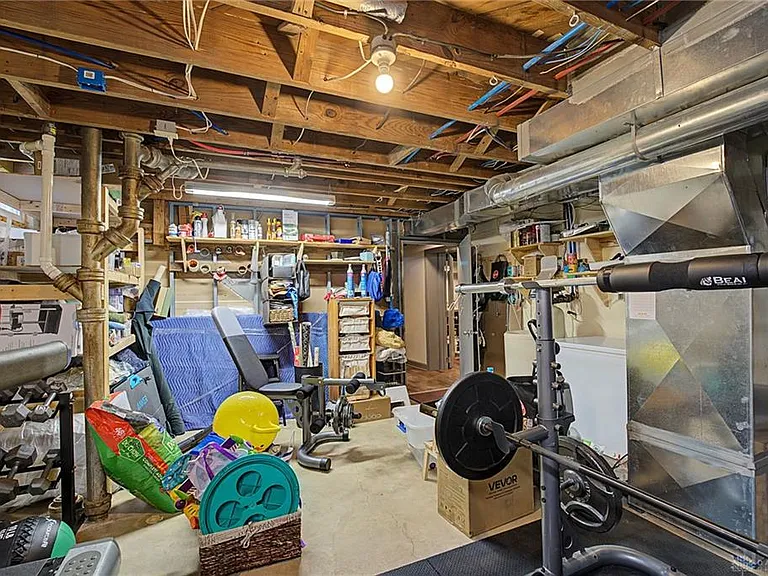 333 Thruston Blvd E — Photo 42