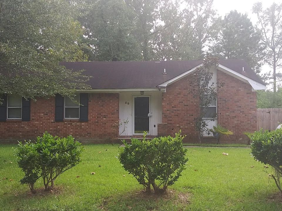 Cozy 3 BR, 1 bathroom house in the Willowbrook Subdivision in Goose Creek.