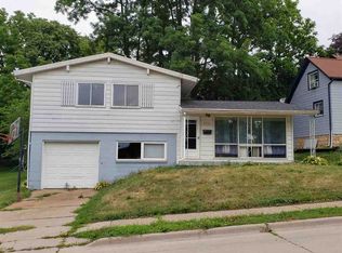 1711 W 3rd St, Dubuque, IA 52001