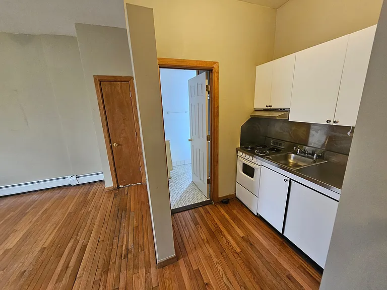 9 Liberty St #6 — Photo 3