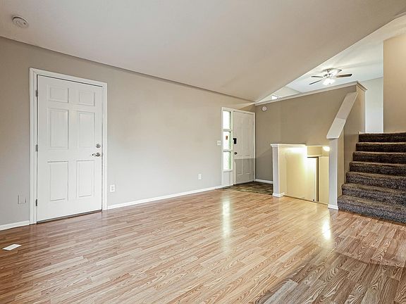 4th image of 2104 35th St Ct