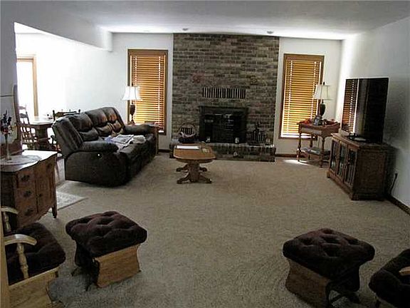 5th image of 104 Meadow Ln