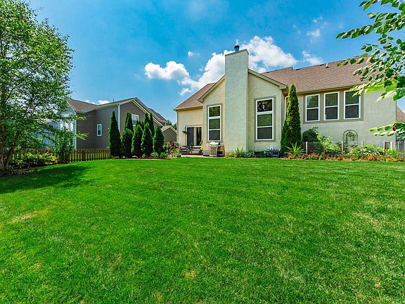 3rd image of 3258 Walkerview Dr