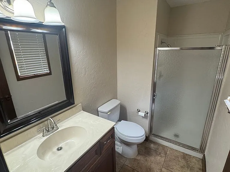 605 E Maplewood St — Photo 15