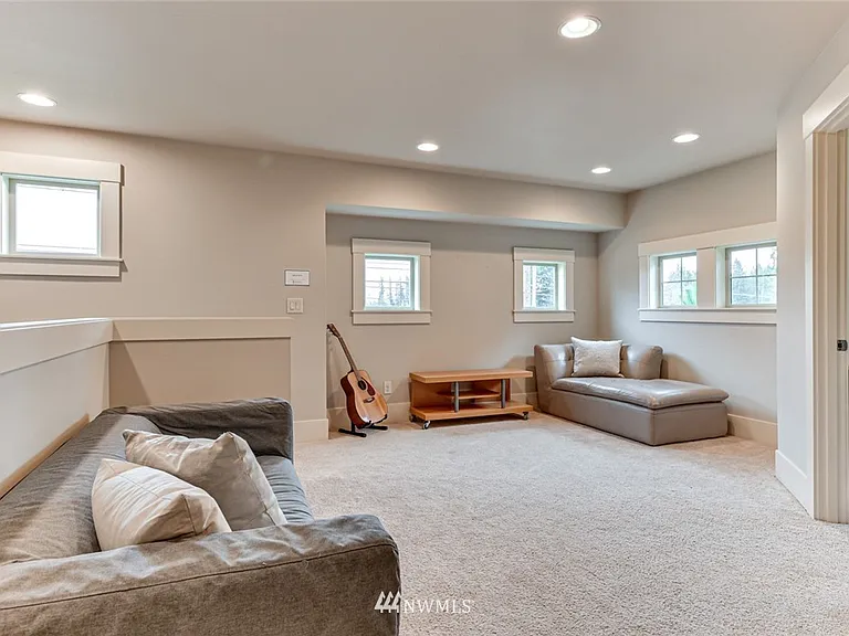 22798 SE 32nd St — Photo 20