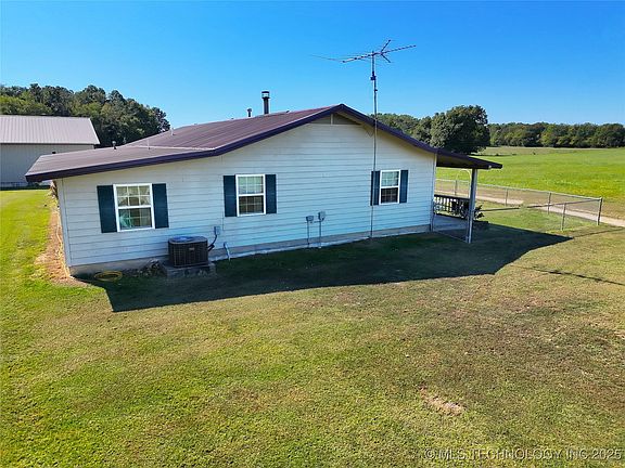 3rd image of 472618 E 775th Rd