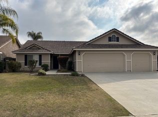 9927 Iroquois Ln, Bakersfield, CA 93312
