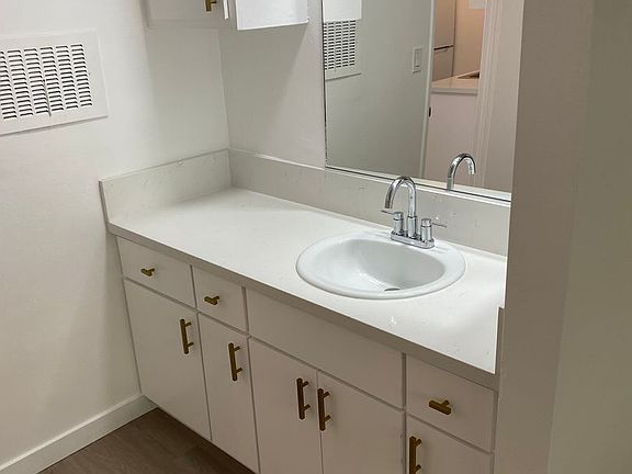 3rd image of 4276 Lindblade Dr APT 15