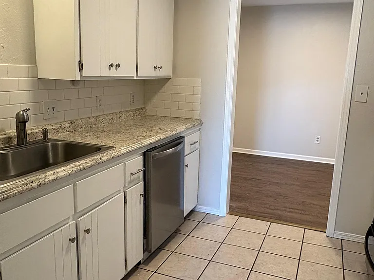 5401 NW King Richard Ave #B — Photo 6