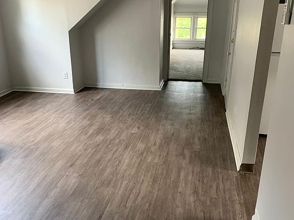 3rd image of 821 Forest Ave #3