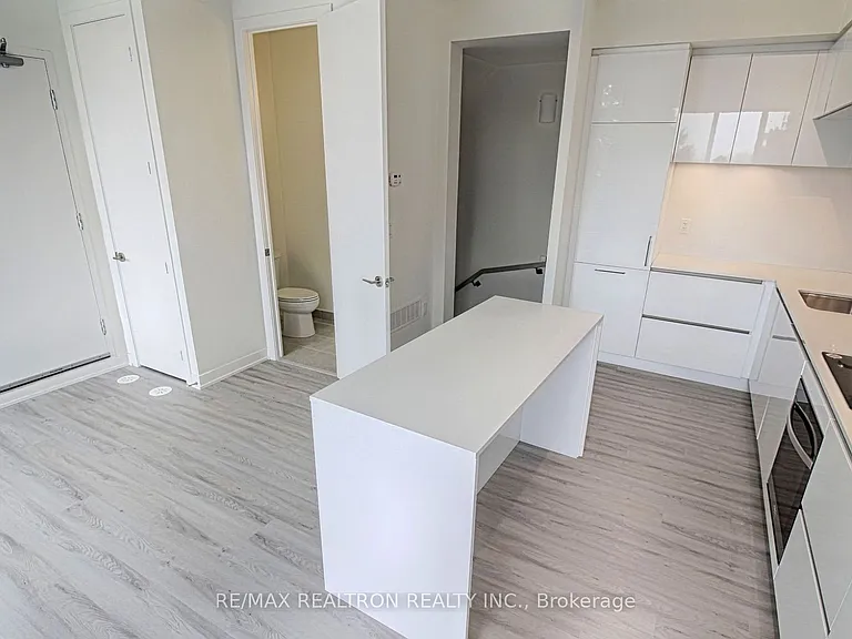 15 David Eyer Rd #Townhouse 1421 — Photo 3