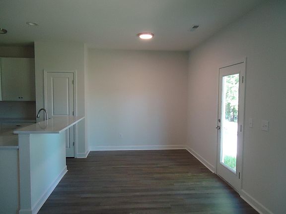 5th image of 1308 W Walnut Ave