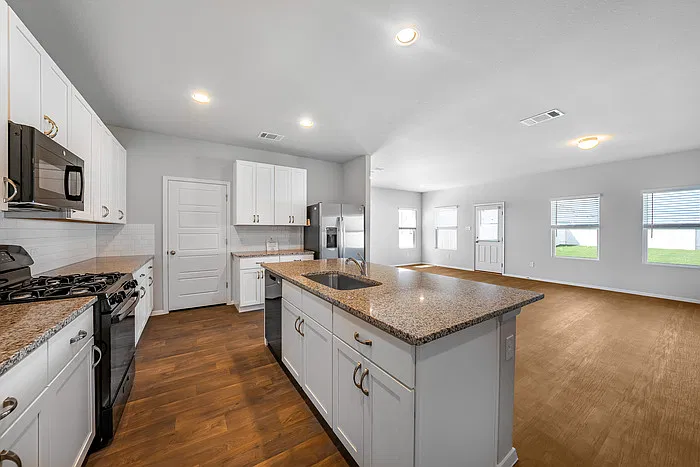 3 bed, 2.0 bath, 1937 sqft, $2,025 — Photo 2